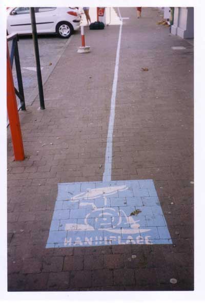 LA « LIGNE BLEUE », QUI  RELIE LA GARE A LA PLAGE ACCESSIBLE AUX HANDICAPES